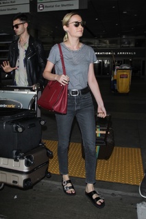 Brie Larson feet photo thumbnail