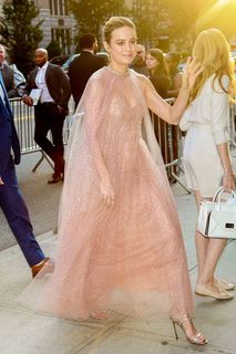 Brie Larson feet photo thumbnail