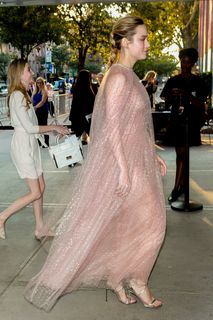 Brie Larson feet photo thumbnail