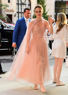 Brie Larson feet photo thumbnail