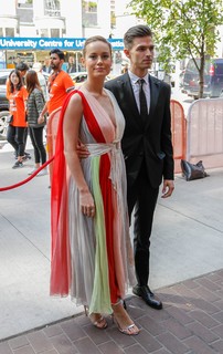 Brie Larson feet photo thumbnail