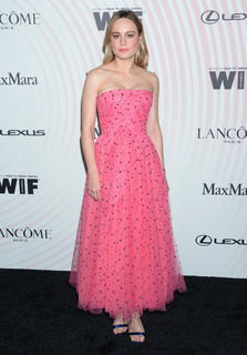 Brie Larson feet photo thumbnail