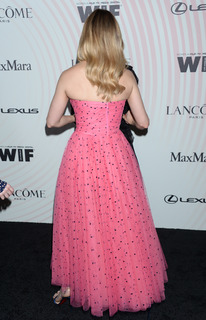 Brie Larson feet photo thumbnail
