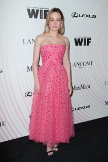 Brie Larson feet photo thumbnail
