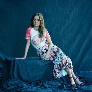 Brie Larson feet photo thumbnail