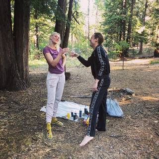 Brie Larson feet photo thumbnail