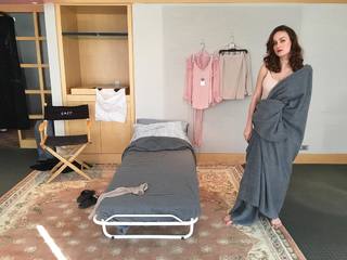 Brie Larson feet photo thumbnail