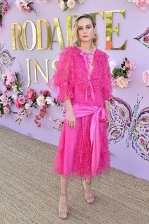 Brie Larson feet photo thumbnail