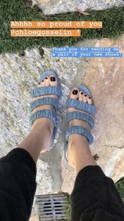 Brie Larson feet photo thumbnail