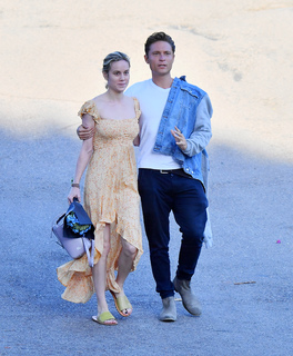 Brie Larson feet photo thumbnail