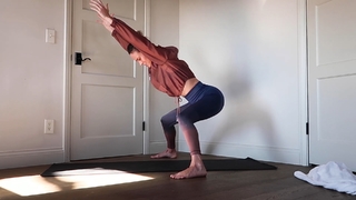 Brie Larson feet photo thumbnail