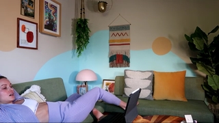 Brie Larson feet photo thumbnail