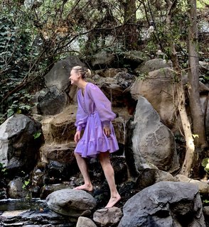 Brie Larson feet photo thumbnail