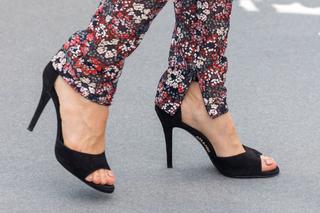Brie Larson feet photo thumbnail