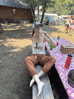Brie Larson feet photo thumbnail
