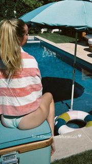 Brie Larson feet photo thumbnail