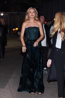 Brie Larson feet photo thumbnail