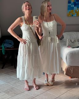 Brie Larson feet photo thumbnail