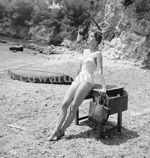 Brigitte Bardot feet photo thumbnail