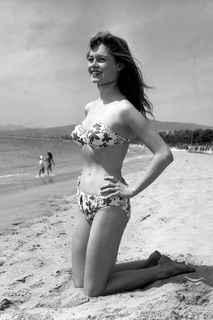 Brigitte Bardot feet photo thumbnail