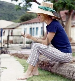 Brigitte Bardot feet photo thumbnail