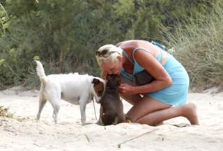 Brigitte Nielsen feet photo thumbnail