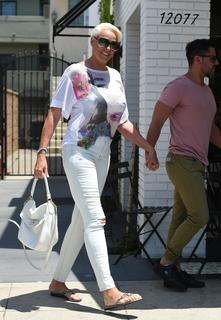 Brigitte Nielsen feet photo thumbnail