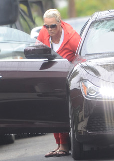 Brigitte Nielsen feet photo thumbnail