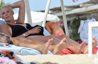 Brigitte Nielsen feet photo thumbnail