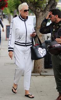 Brigitte Nielsen feet photo thumbnail