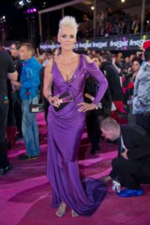 Brigitte Nielsen feet photo thumbnail