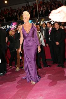 Brigitte Nielsen feet photo thumbnail