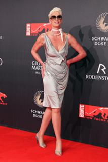 Brigitte Nielsen feet photo thumbnail