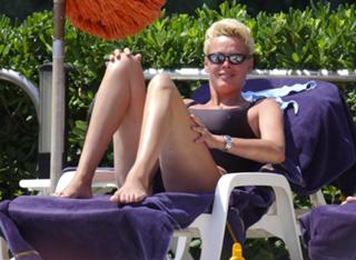 Brigitte Nielsen feet photo thumbnail
