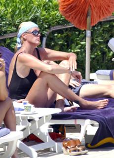 Brigitte Nielsen feet photo thumbnail