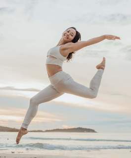 Briohny Smyth feet photo 6