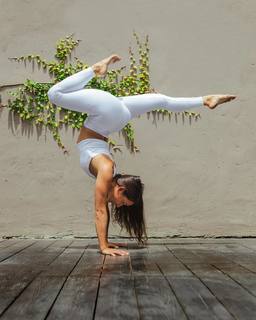Briohny Smyth feet photo 9