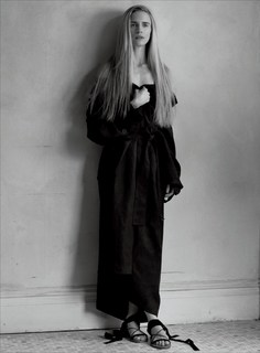 Brit Marling feet photo thumbnail