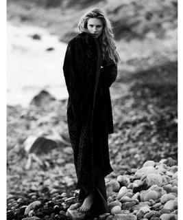 Brit Marling feet photo thumbnail