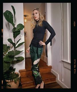 Brit Marling feet photo thumbnail