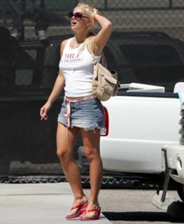 Britney Spears feet photo thumbnail
