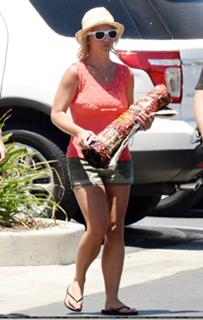 Britney Spears feet photo thumbnail