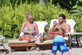 Britney Spears feet photo thumbnail