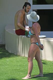 Britney Spears feet photo thumbnail