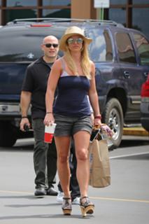 Britney Spears feet photo thumbnail