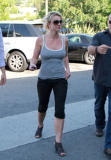 Britney Spears feet photo thumbnail