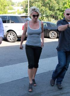 Britney Spears feet photo thumbnail