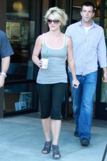 Britney Spears feet photo thumbnail