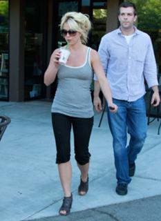 Britney Spears feet photo thumbnail