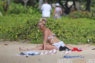 Britney Spears feet photo thumbnail